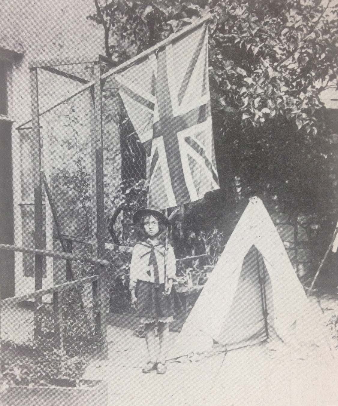 How can Irish women help the war effort?