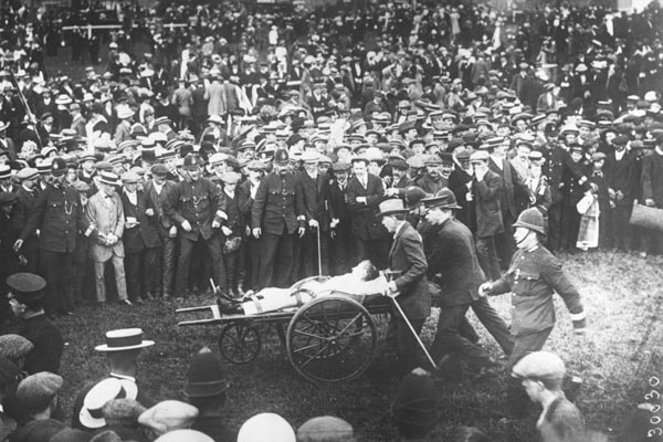 Photograph of Suffragette dies after protest at Epsom Derby