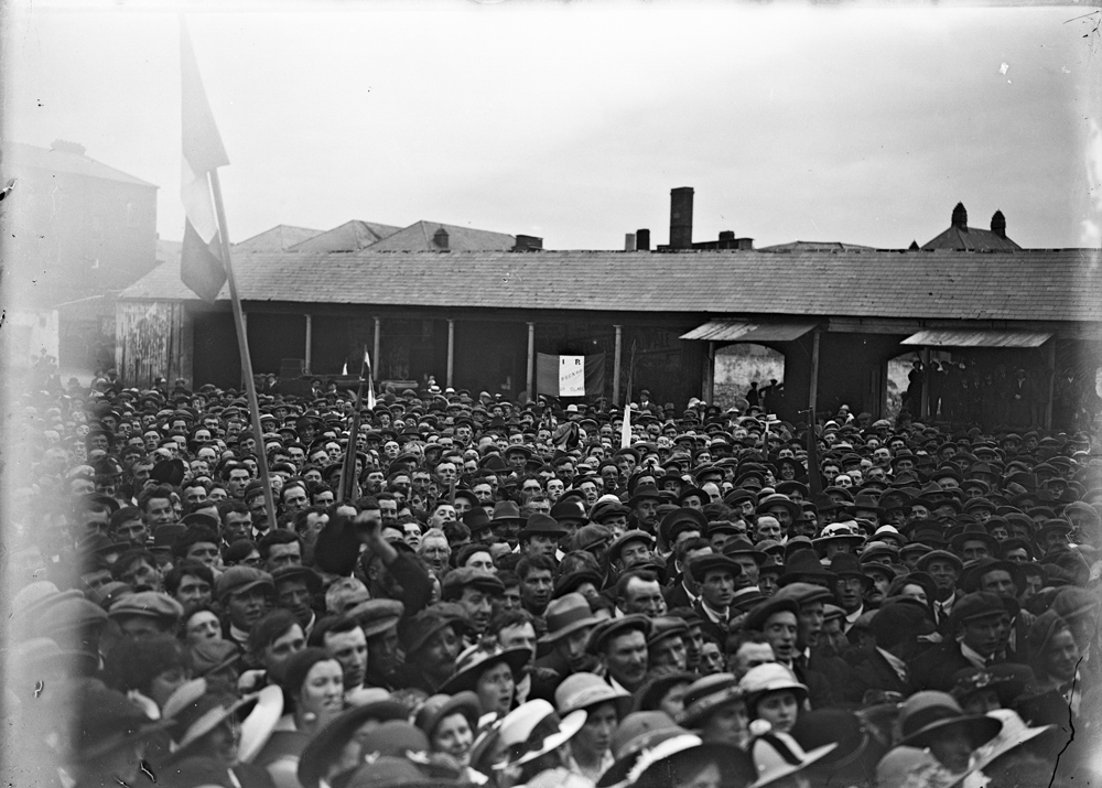 Between armed rebellion and democratic revolution: the Irish Question in 1917
