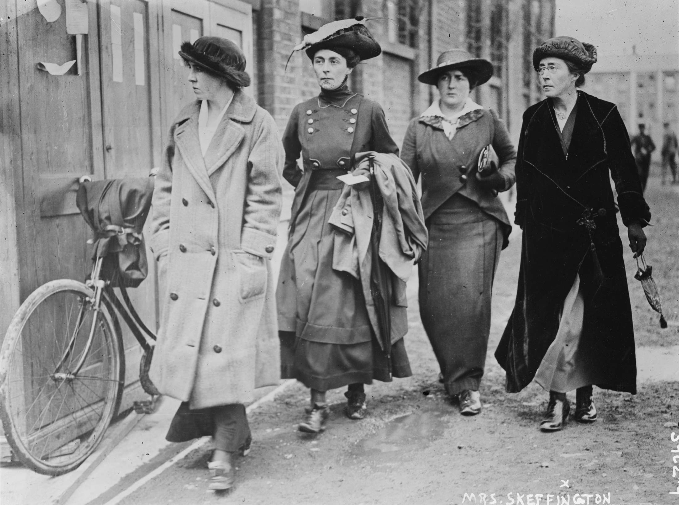 Hanna Sheehy Skeffington voices fears for Irish women in English jails