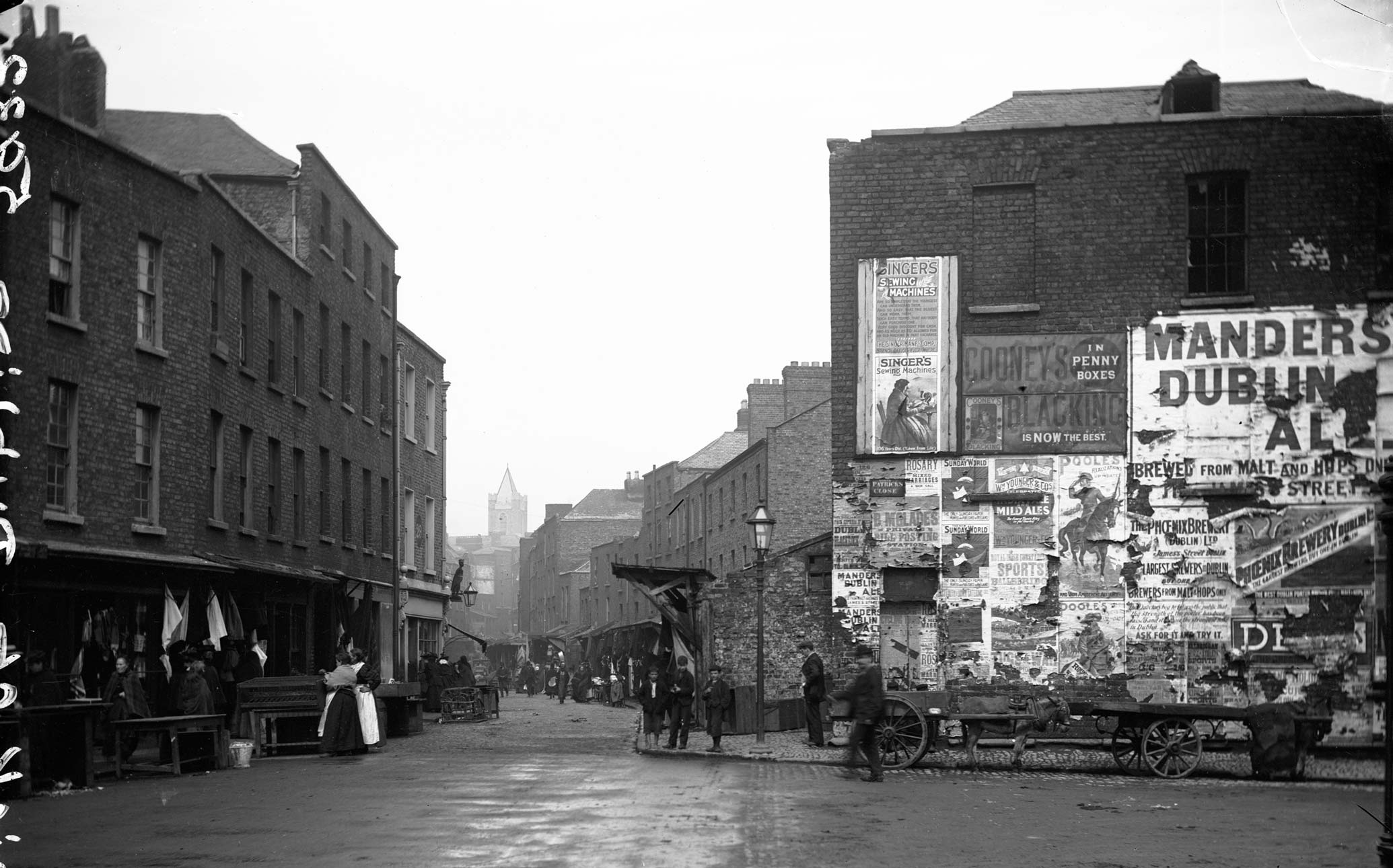 Street lights go out in Dublin as curfew brought in