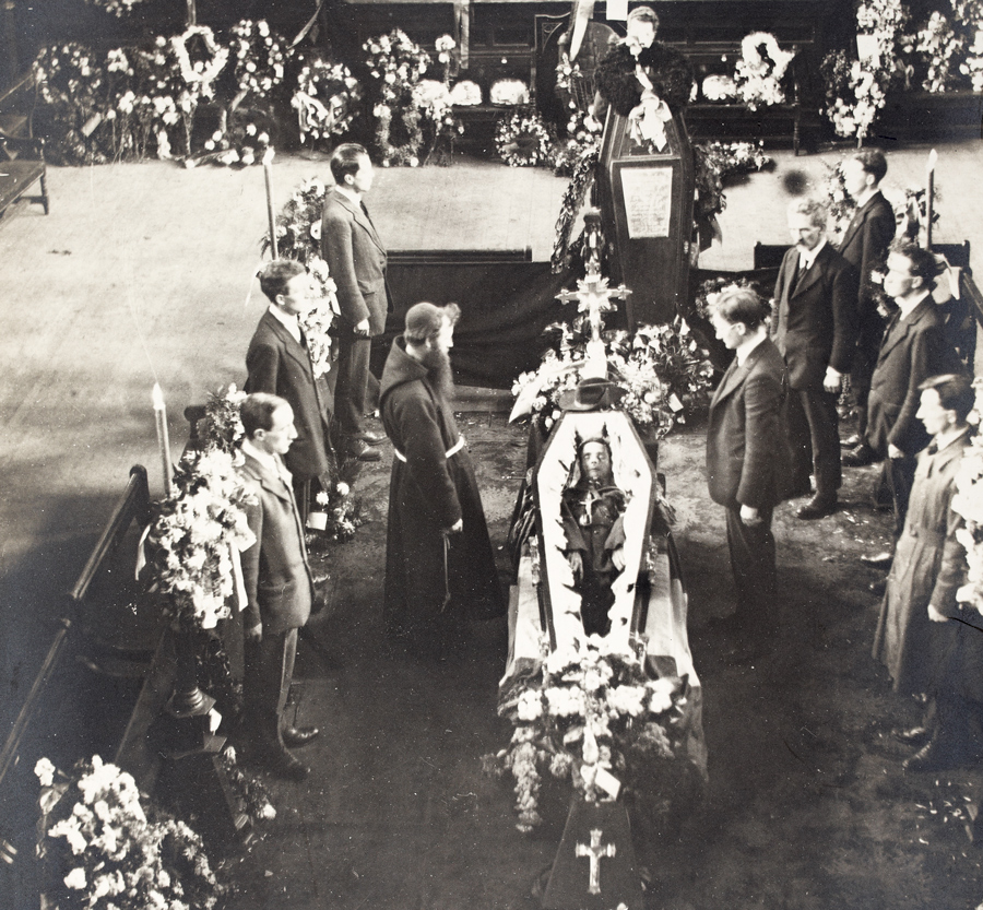 World pays tribute to MacSwiney as funeral brings Cork to a standstill