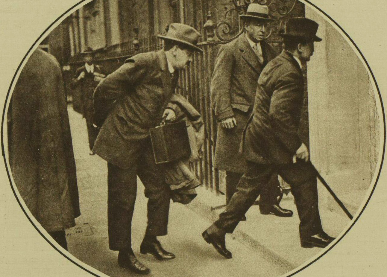 Peace conference continues despite furore over de Valera telegram to Vatican