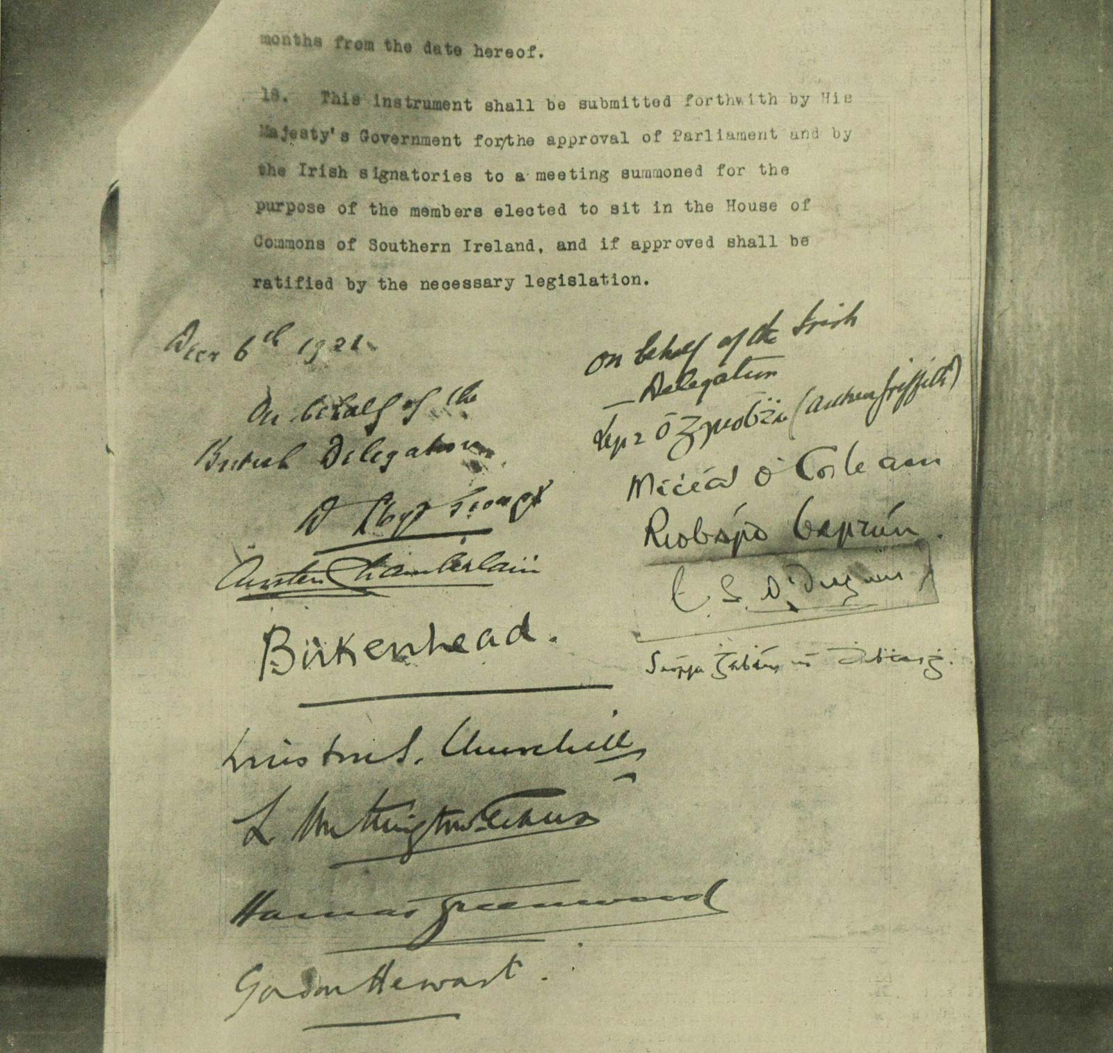 Anglo-Irish treaty signed in London