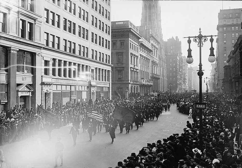 John Redmond presents shamrock to American president