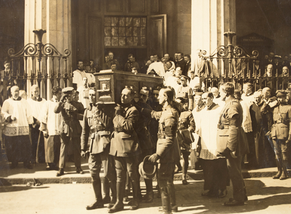 The coffin of the Michael Collins is taken from the Pro-Cathedral in Dublin following his funeral mass and prior to the interment at Glasnevin Cemetery.