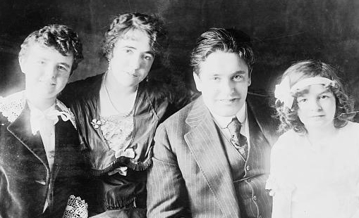 Tenor John McCormack returns to Ireland for brief visit