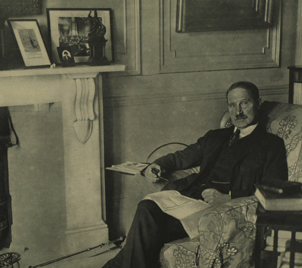 Photograph of Lloyd George resigns after Conservatives pull plug on coalition – Bonar Law set to become new PM