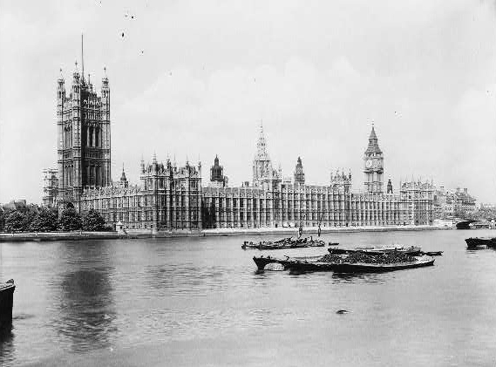 Irish constitution bill approved by House of Commons