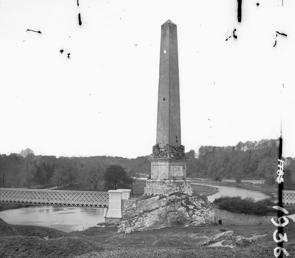 Boyne Obelisk prior to its destruction 
