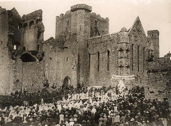 National Army provide guard of honour at Corpus Christi processions