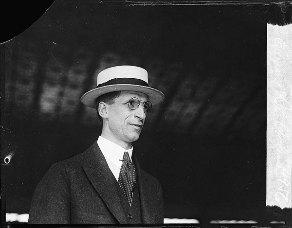 Choice facing Irish voters is not between Free State and Republic, de Valera says