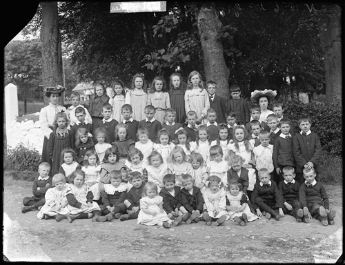  An unknown school group, photographed by H. Allison & Co. Photographers c. 1900-1910 