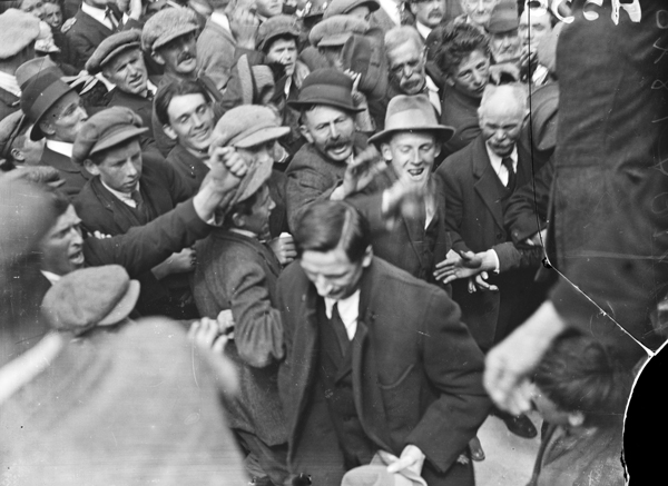 Éamon de Valera being cheered by crowds