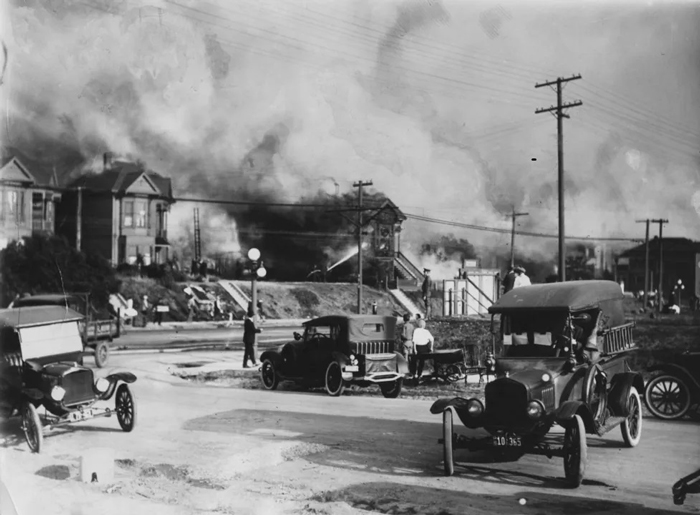 Thousands homeless as fire rips through university city of Berkeley, California