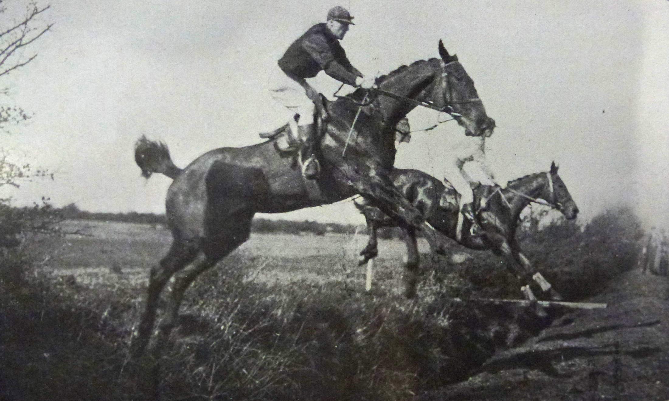 An image from the steeplechase at Fairyhouse in 1914.