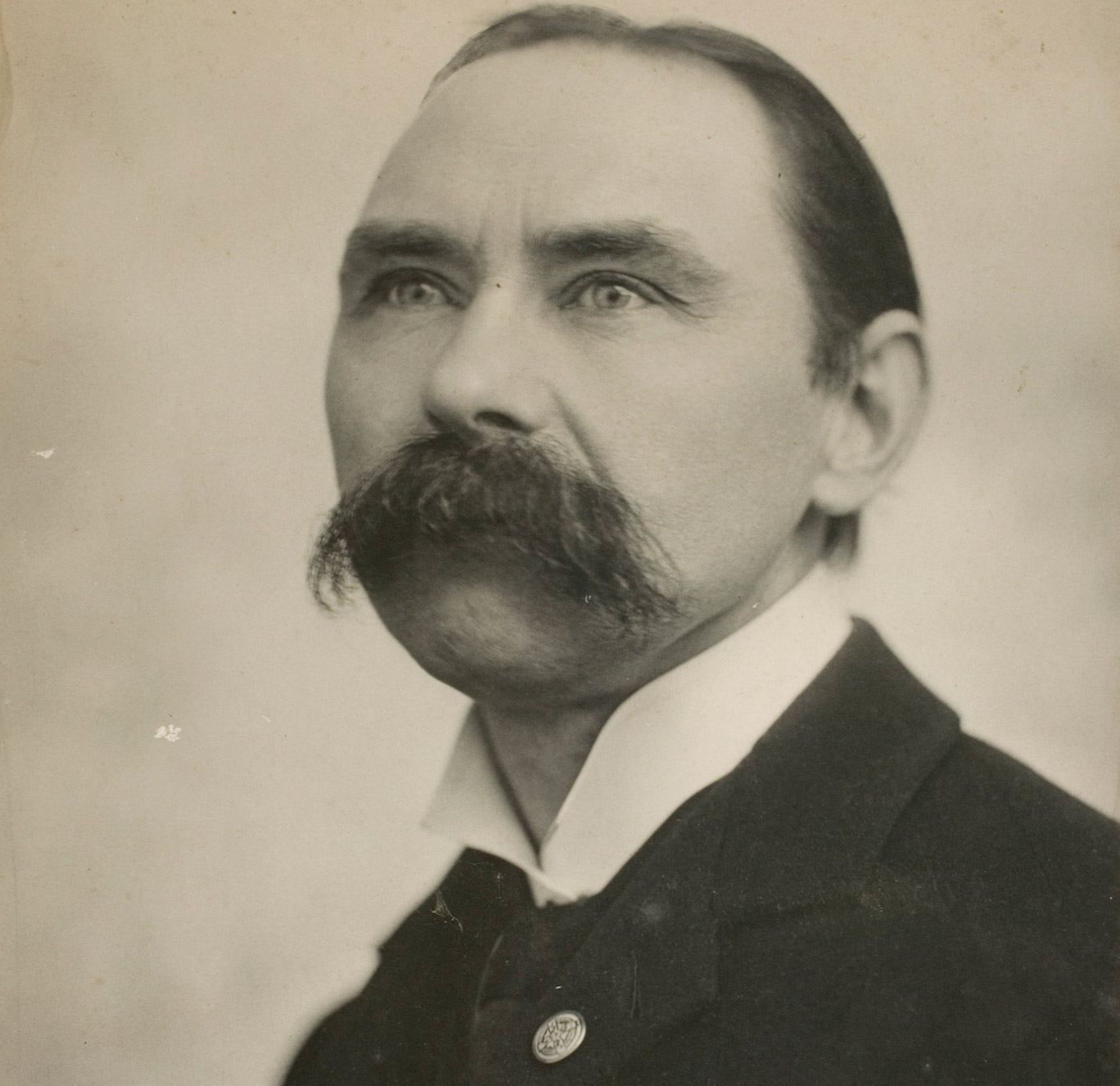 Douglas Hyde resigns from the Gaelic League