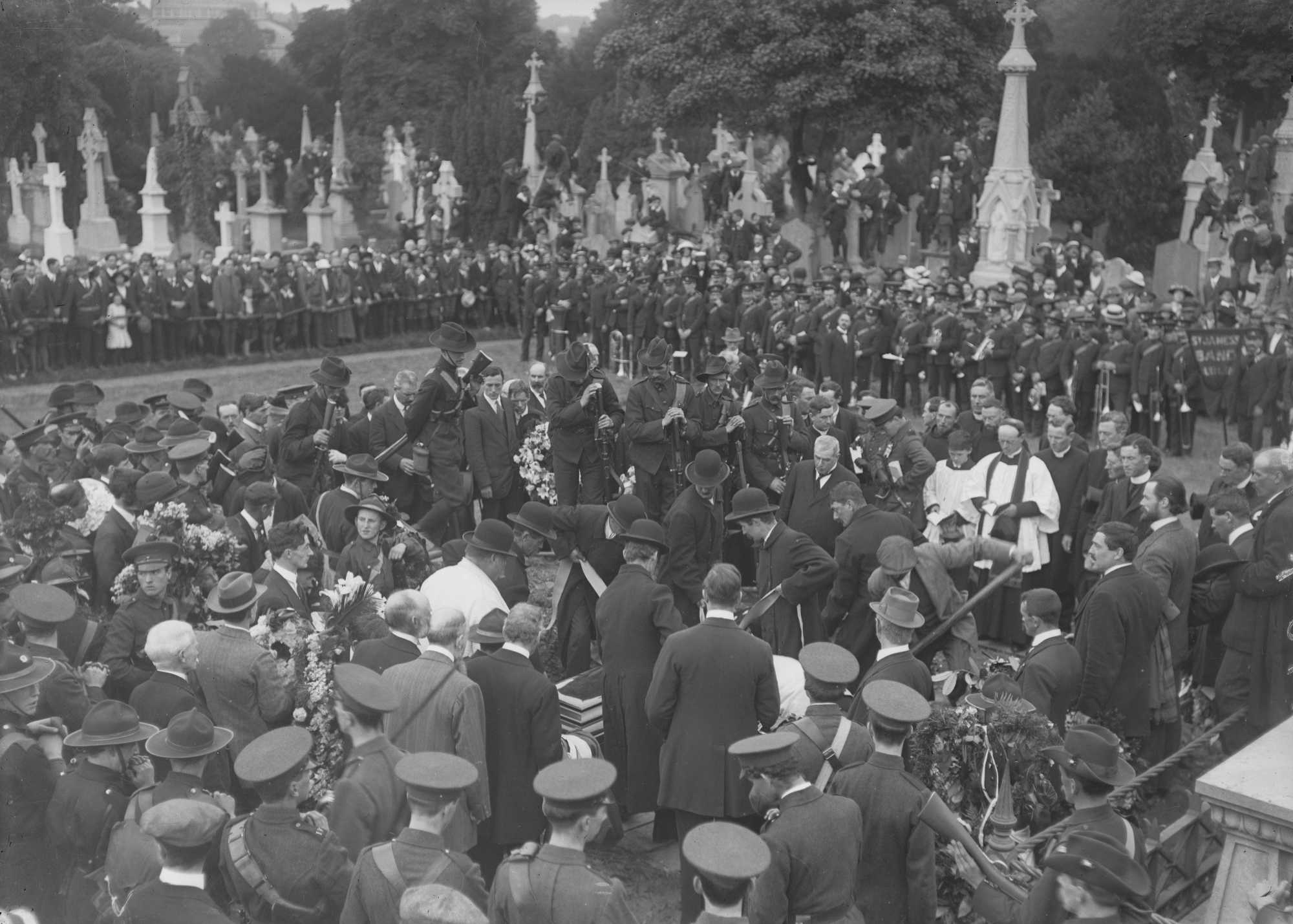 Enormous crowds attend funeral of O’Donovan Rossa