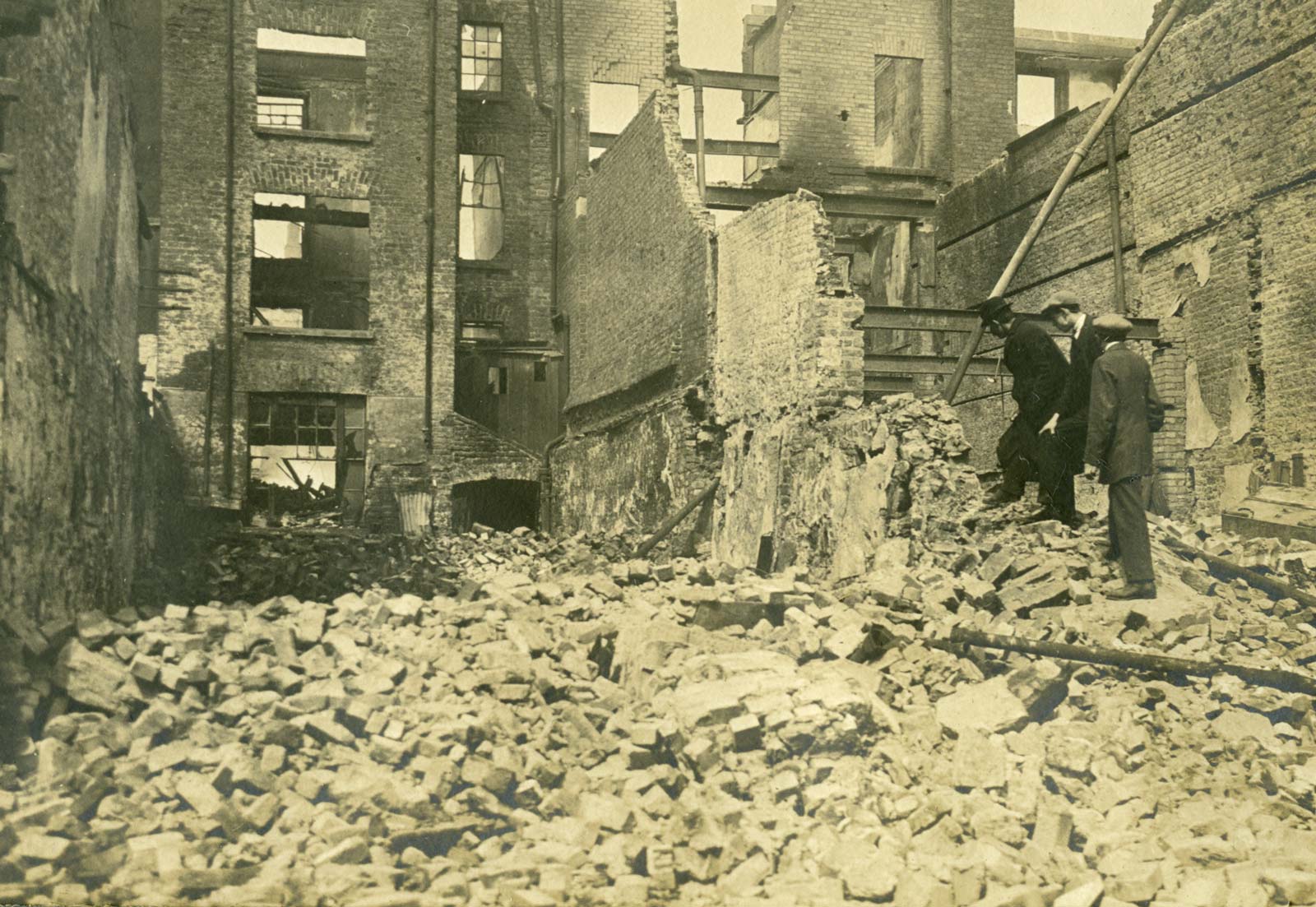 After the bombardment: representing the ruins of 1916
