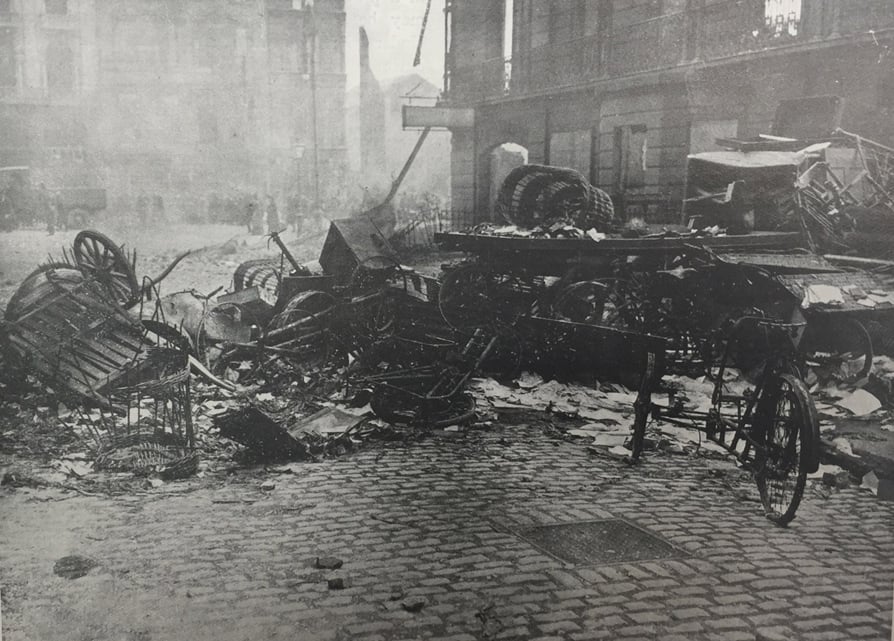Destruction-barricade-on-street-mg-1916