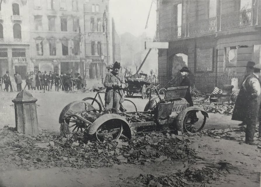 Destruction-gall-burnt-out-car-in-mg-1916