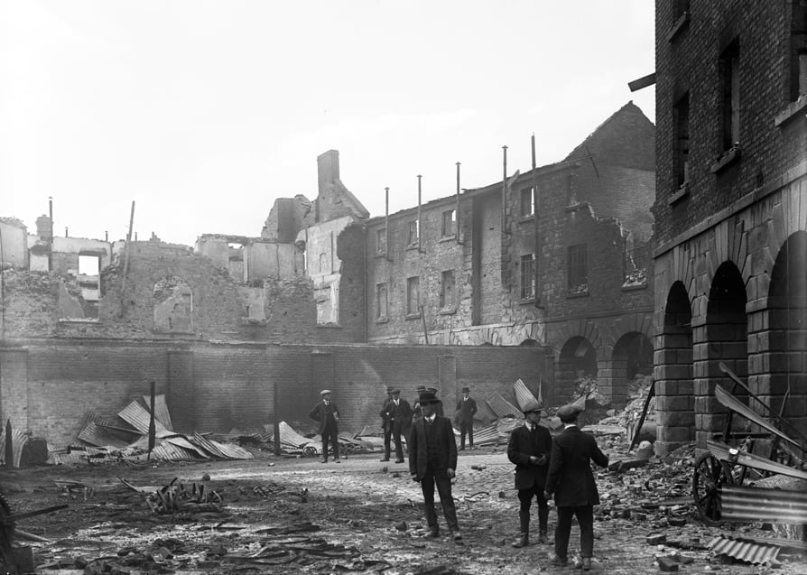 Destruction-gall-nli-linenhall-barracks-1916